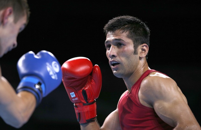 Playing boxing. Боксер улыбается. Боксер на лапах улыбается. Боксер Мухаммад в ДТП.