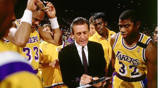 How The Lakers' Plane With Elgin Baylor Crash Landed In 1960 But Everyone  Miraculously Survived, Fadeaway World
