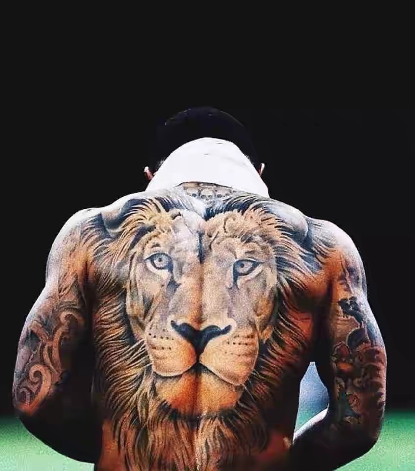 Memphis Depay channels his inner Tiger King as Lyon star poses