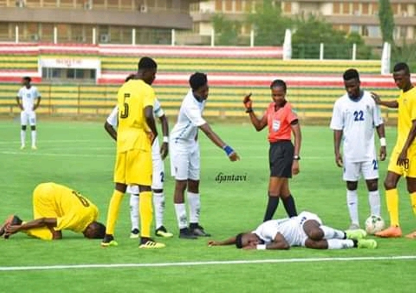 Tragedy As Burundi Player, Papy Faty Collapses and Dies On the Pitch ...