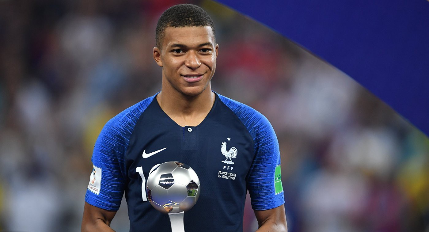 Футбол мбаппе. Кильян Мбаппе. Килиан Мбаппе ПСЖ. Mbappe футболист. Киллиан Мбаппе футболист.